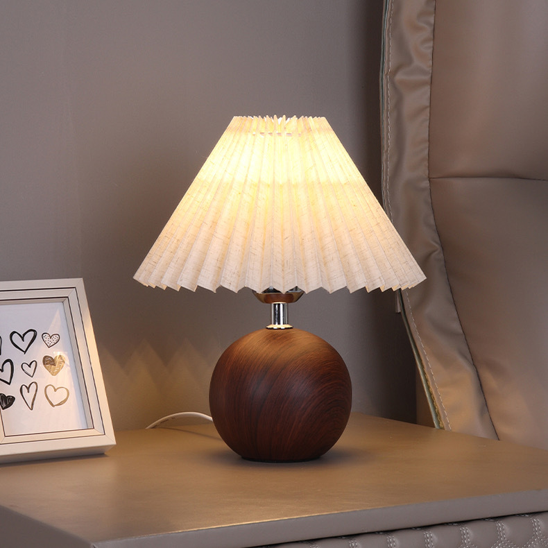 Pleated Table Lamp INS Nordic Ceramic Bedside Lamp Warm Romantic Minimalist INS Style Girly Aesthetic Premium Retro